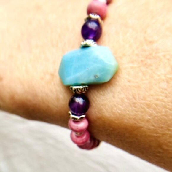 Women's dainty and delicate Rhodonite and Amazonite gemstone bracelet - Picture 9 of 12